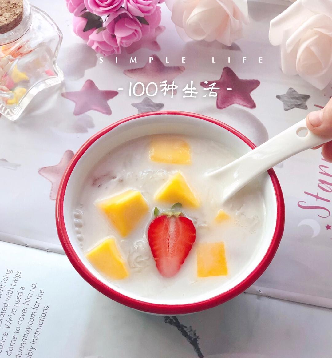 椰浆黑米桃胶银耳羹
