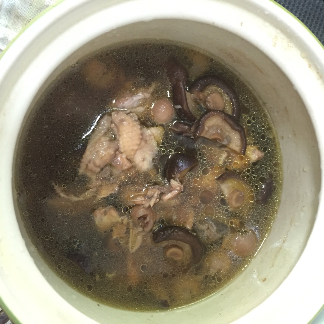 香菇炖鸡汤