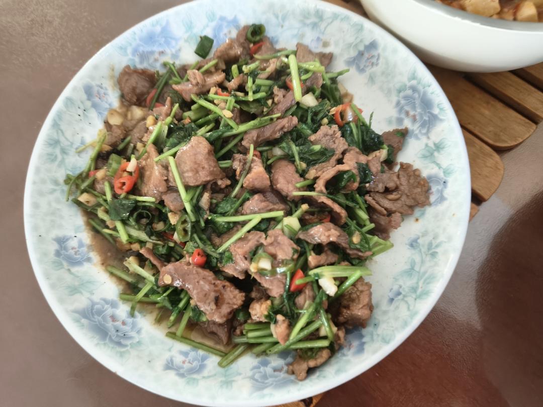 小炒黄牛肉，肉嫩味香！太好吃了简直是米饭杀手！