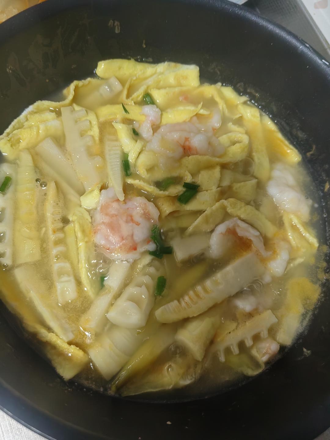 春笋鲜虾片煲汤