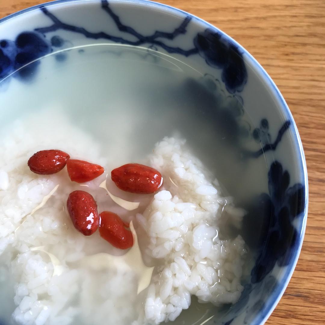 枸杞酒酿水抱蛋