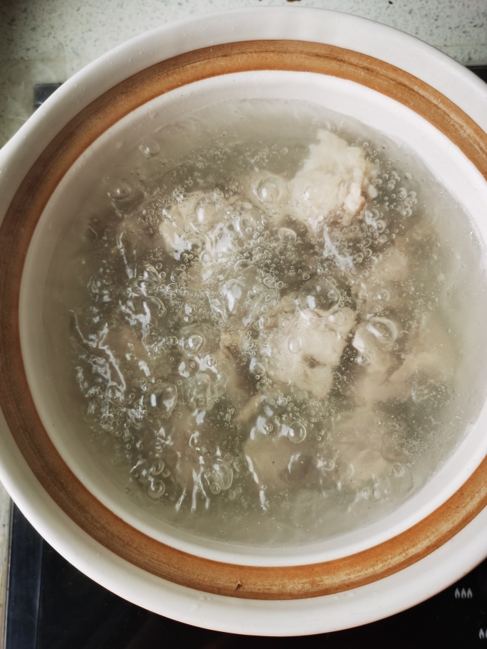 猪骨杂菌汤的做法 步骤4