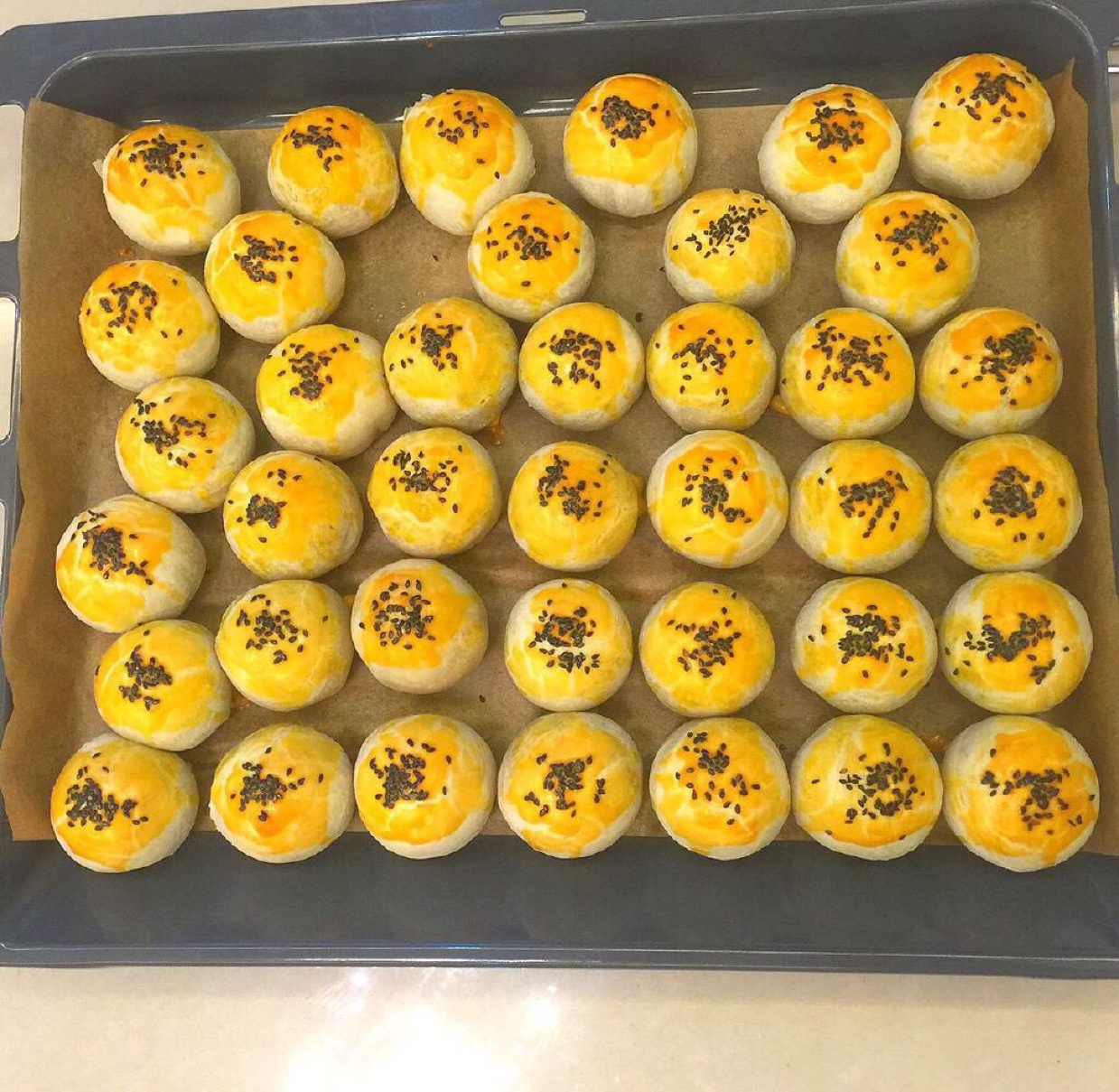 萌得掉渣渣的蛋黄酥