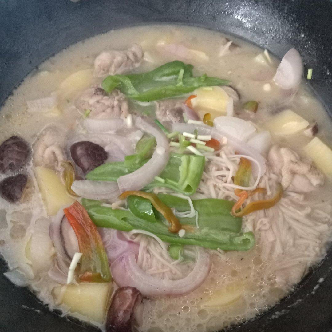 【黄焖鸡米饭】