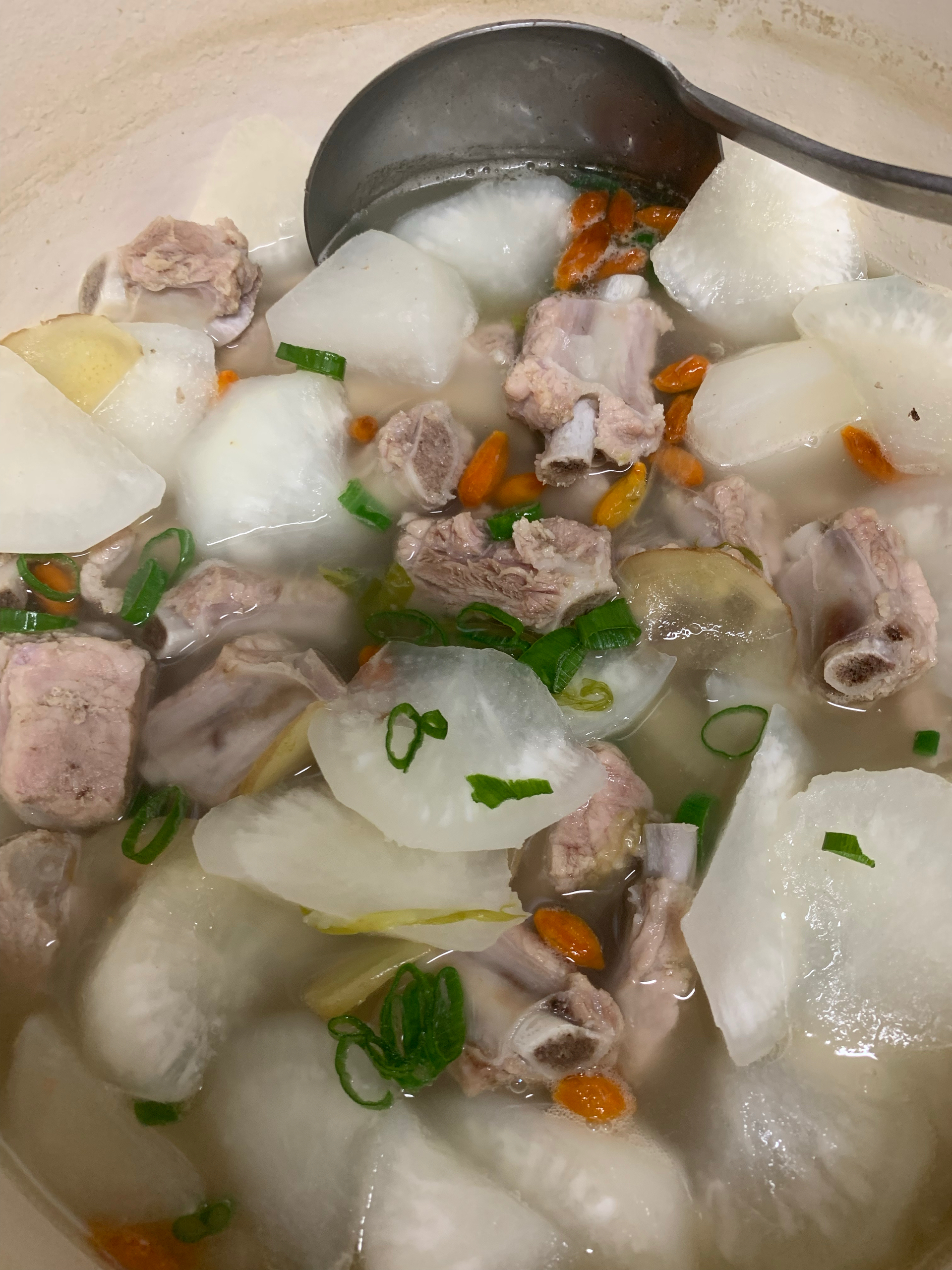 冬季养生汤❗️汤鲜味美～萝卜排骨汤
