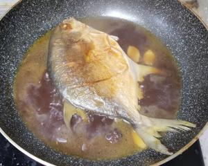 烧平鱼（鲳鱼）（半小时）的做法 步骤4