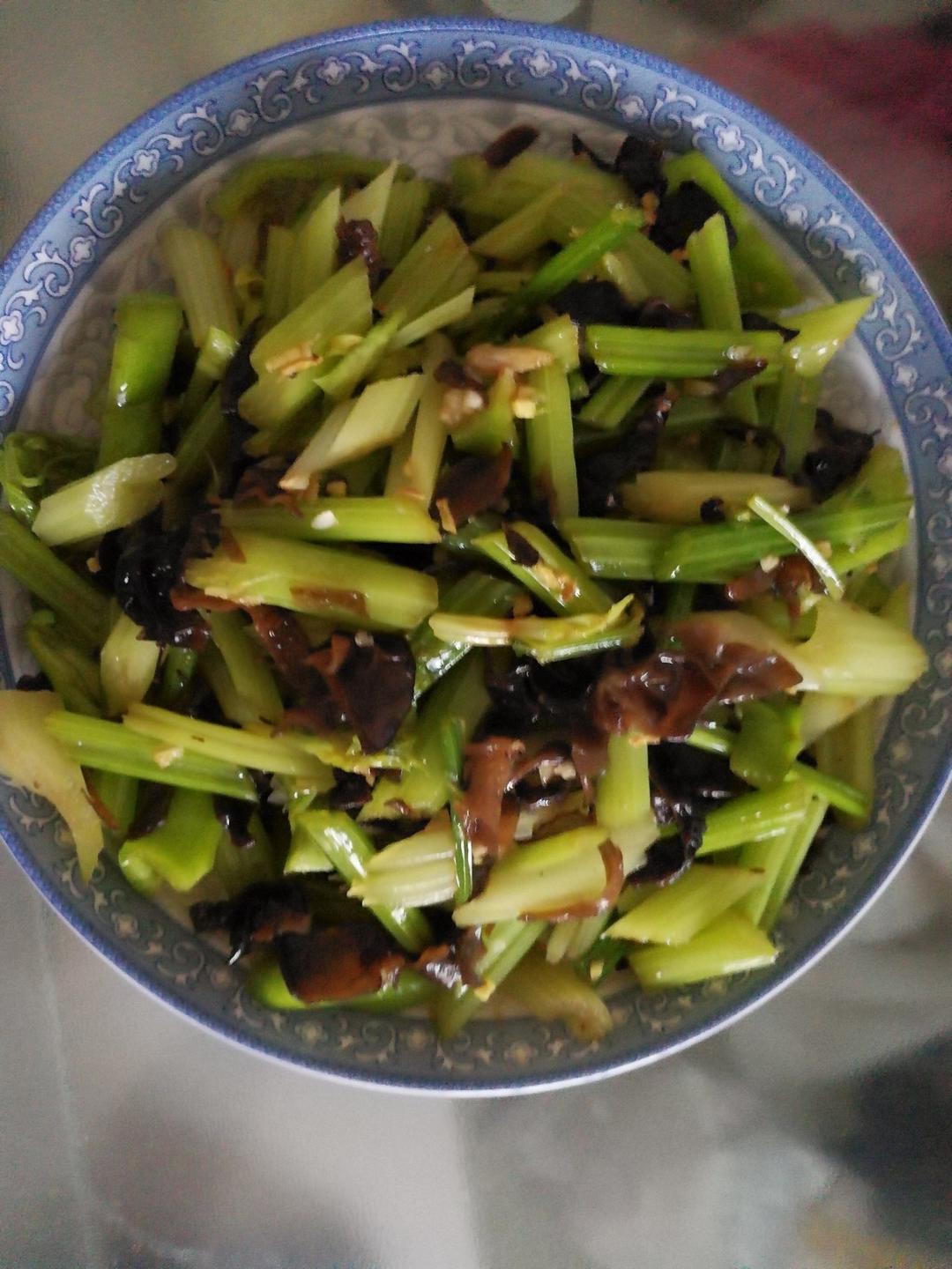 凉拌芹菜（简洁版）