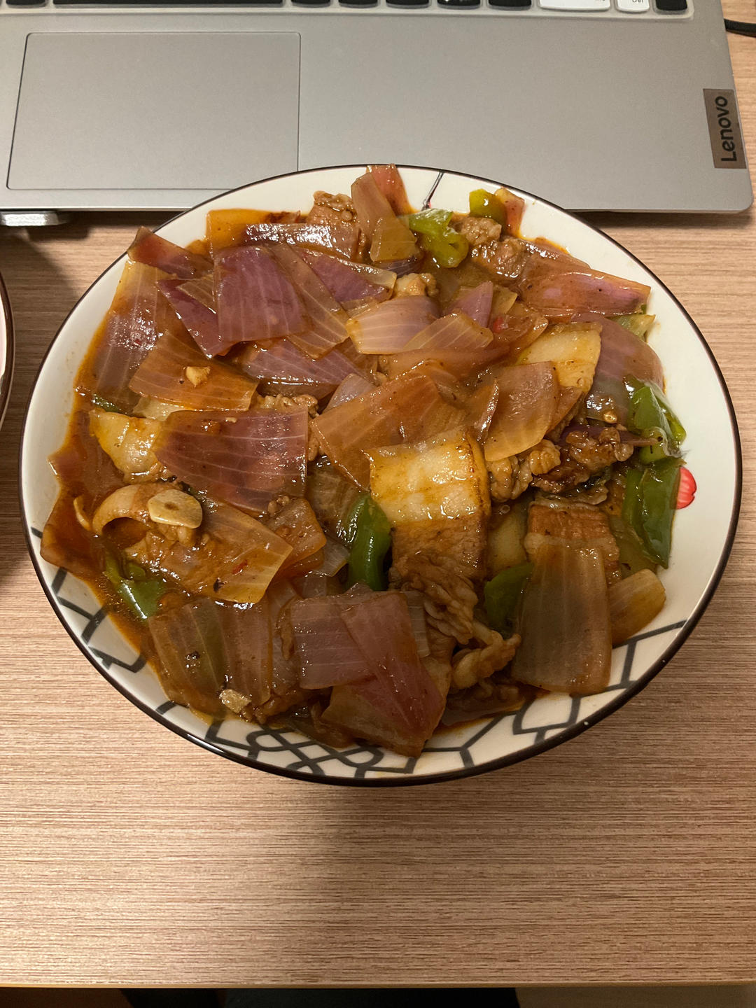 下饭菜：洋葱青椒炒肉片
