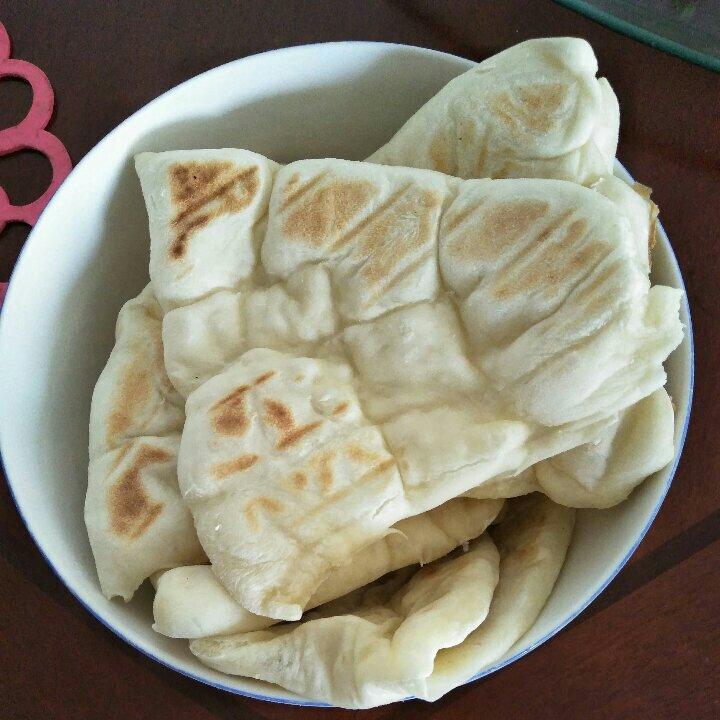 爱美食的布落落做的白面烙饼