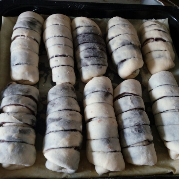 红豆沙面包卷——好吃得不得了#皮黑森林#