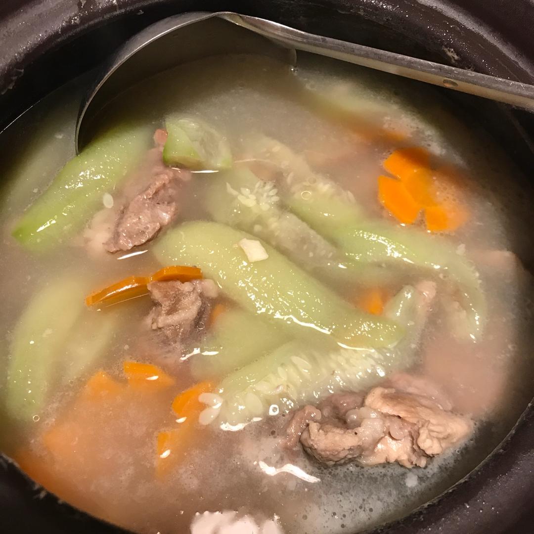 猪脊骨煲丝瓜