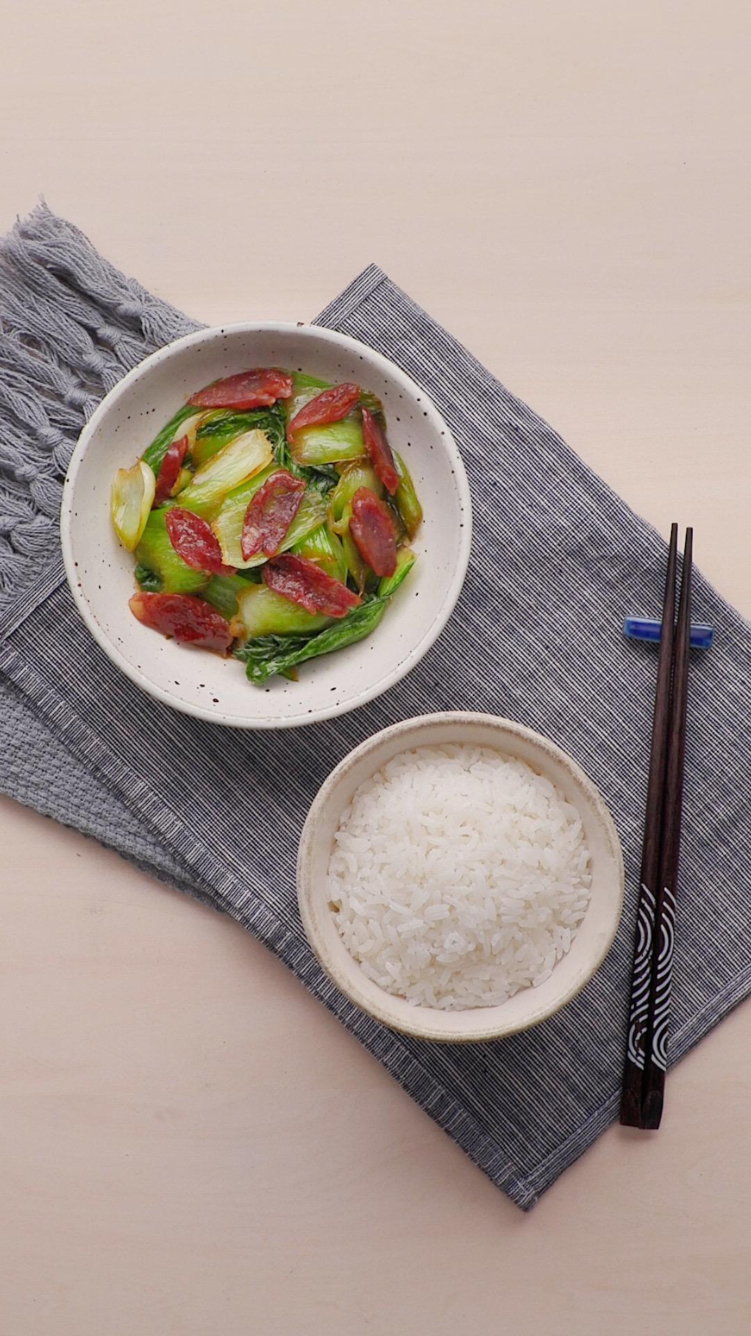 油菜炒腊肠的做法