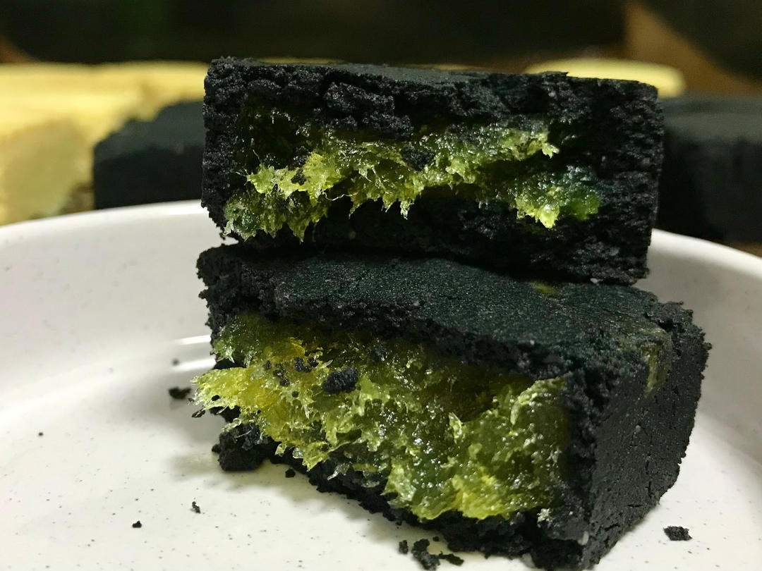 黑凤梨🍍——黑色凤梨酥