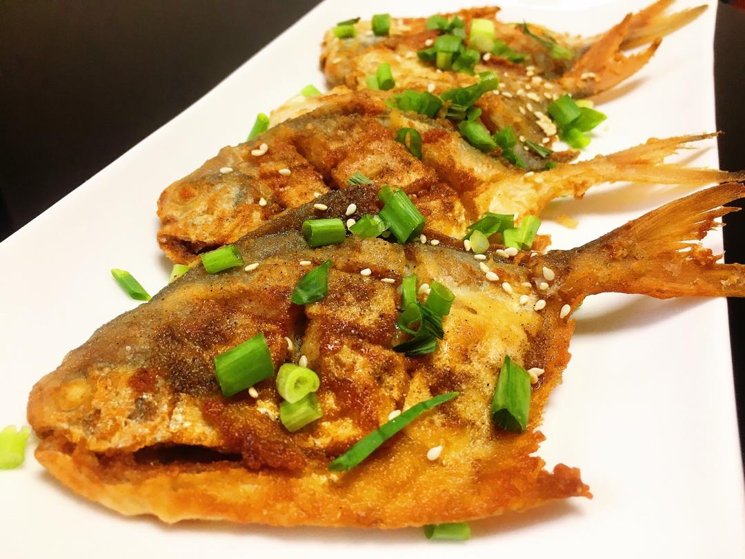 干煎椒盐鲳鱼