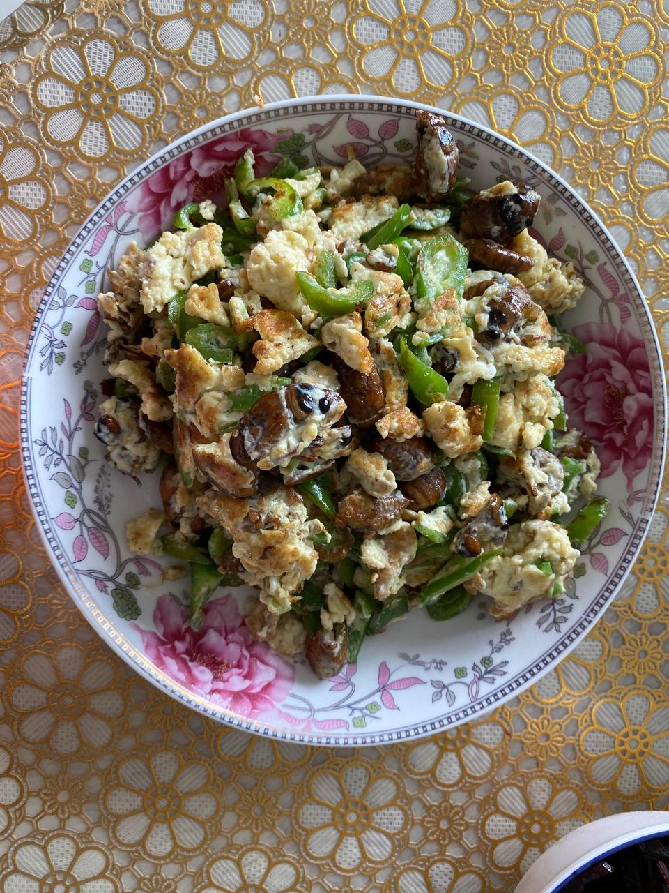 济宁菜知了猴炒鸡蛋(金蝉)的做法