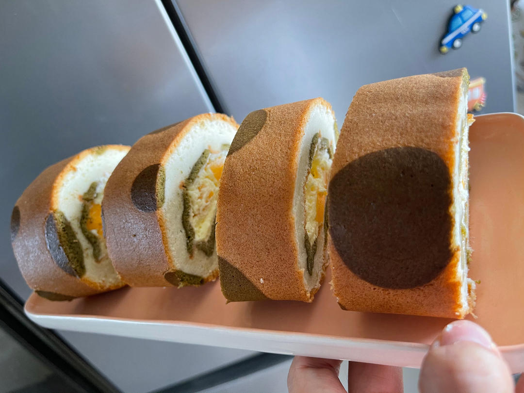 好看又好吃的，让你一眼就爱上的——斑马纹蛋糕卷