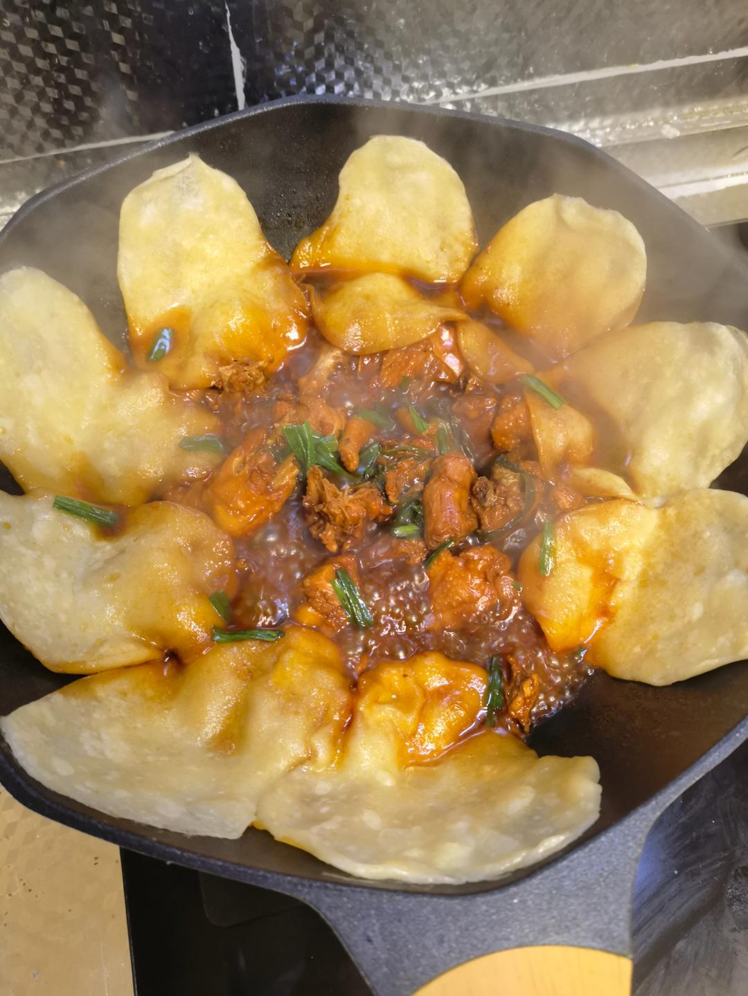 地锅鸡，教你贴饼子好吃的小技巧~