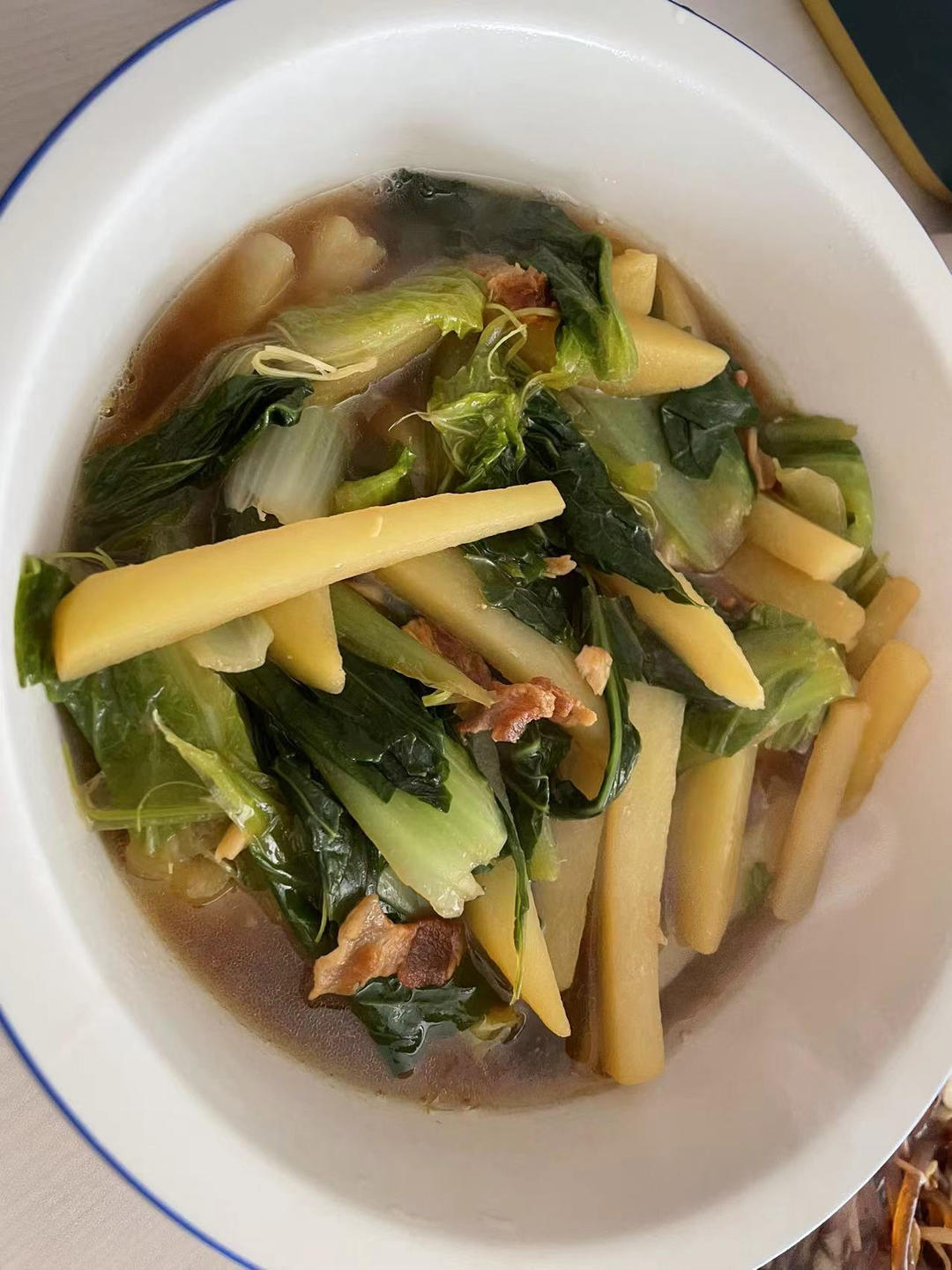 小白菜炖土豆条，东北地道家常菜，从小吃到大的味道，绝对错不了