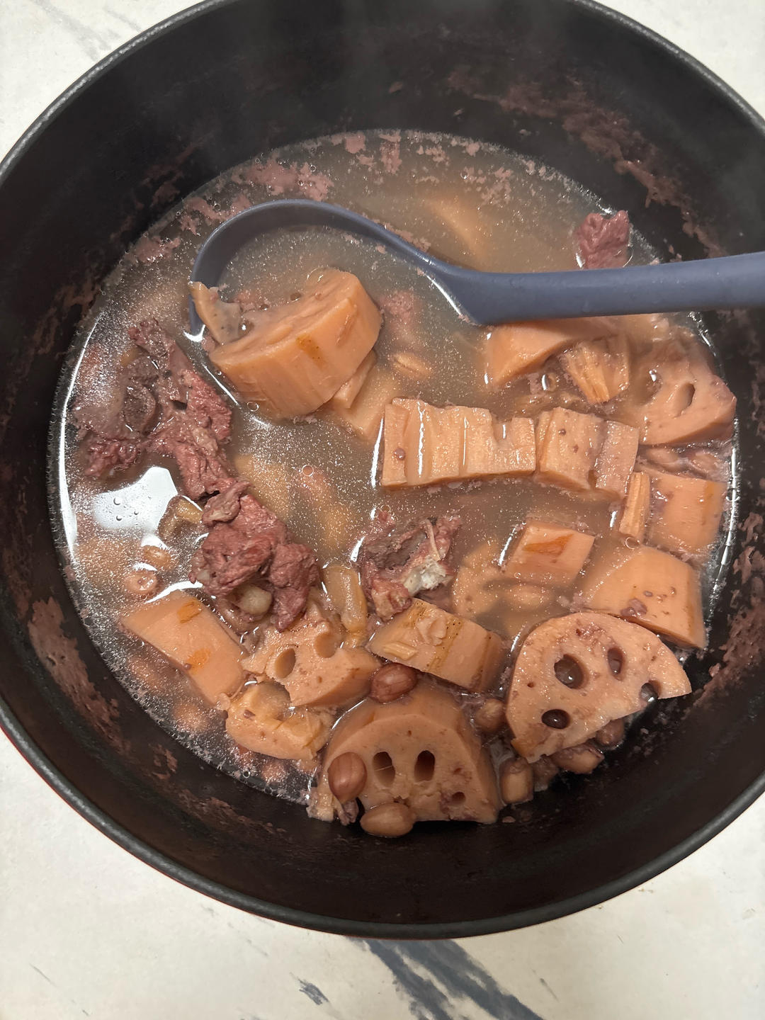 秋冬滋补——莲藕花生排骨汤（内附超香蘸料做法！）