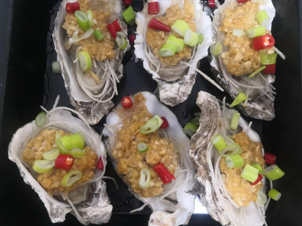 蚝运连连-蒜蓉粉丝烤生蚝