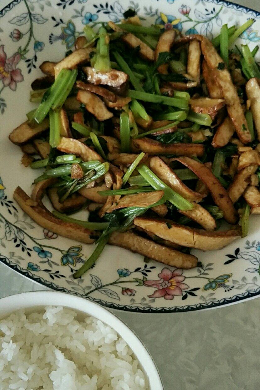 芹菜炒香干