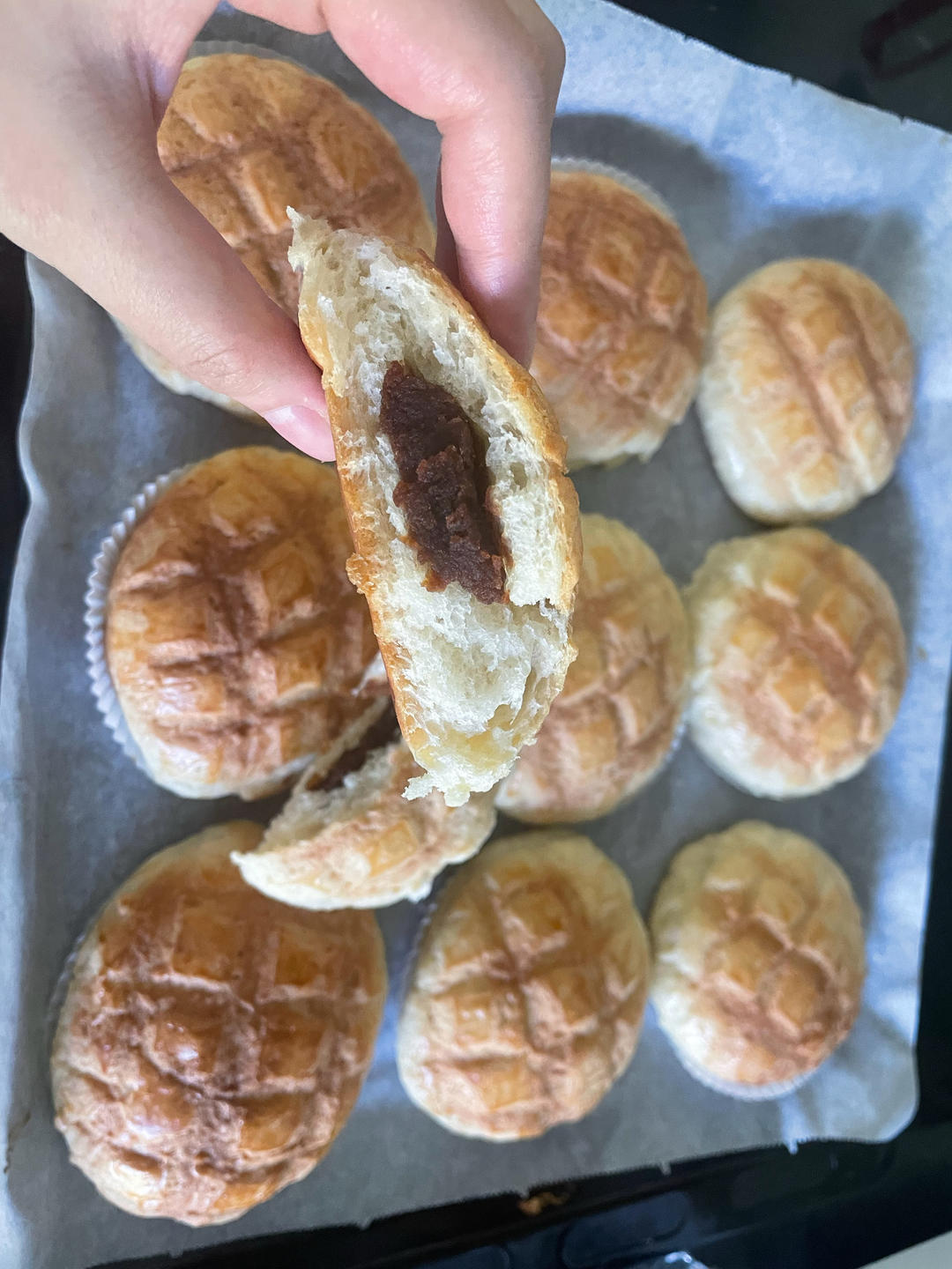 好吃到炸裂的港式菠萝包（附带制作酥皮的小视频）