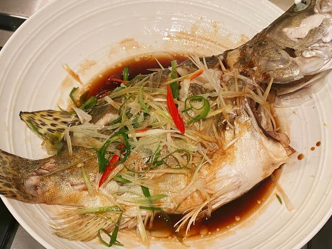 材料超少最简单的快手大菜-清蒸桂花鱼的做法
