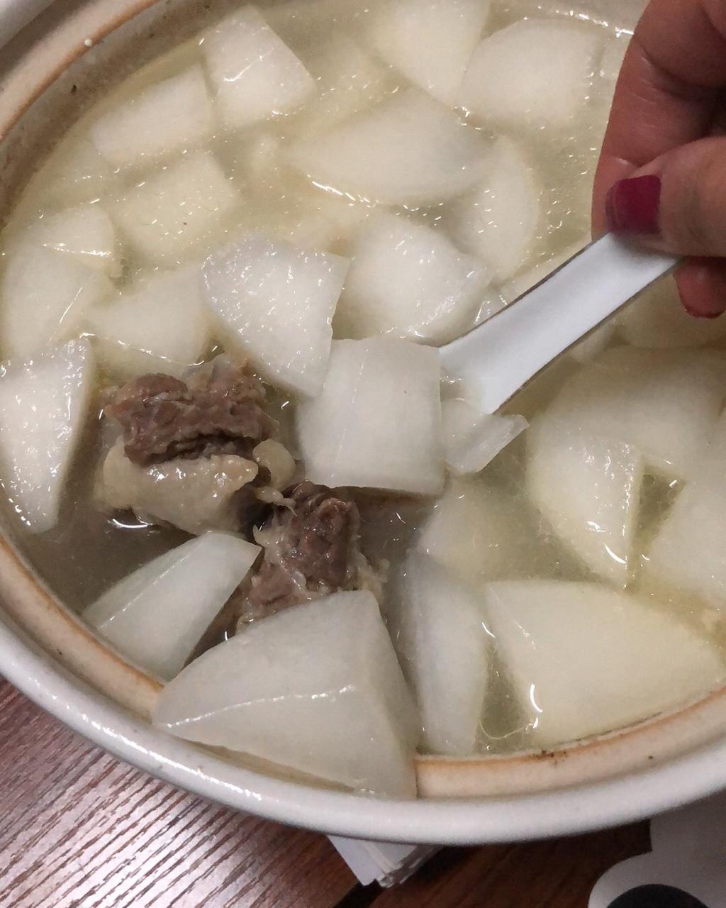 牛尾炖白萝卜汤