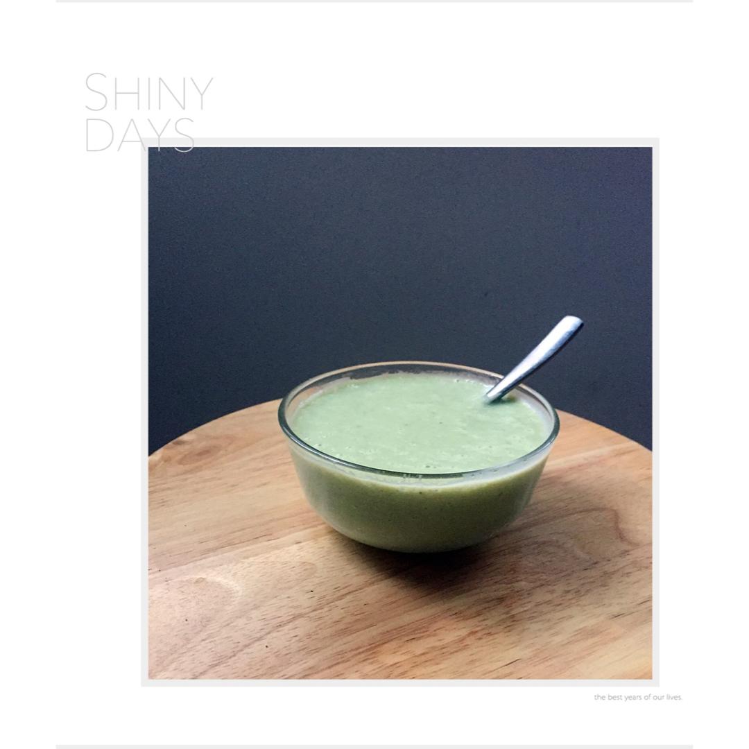 牛油果香蕉奶昔