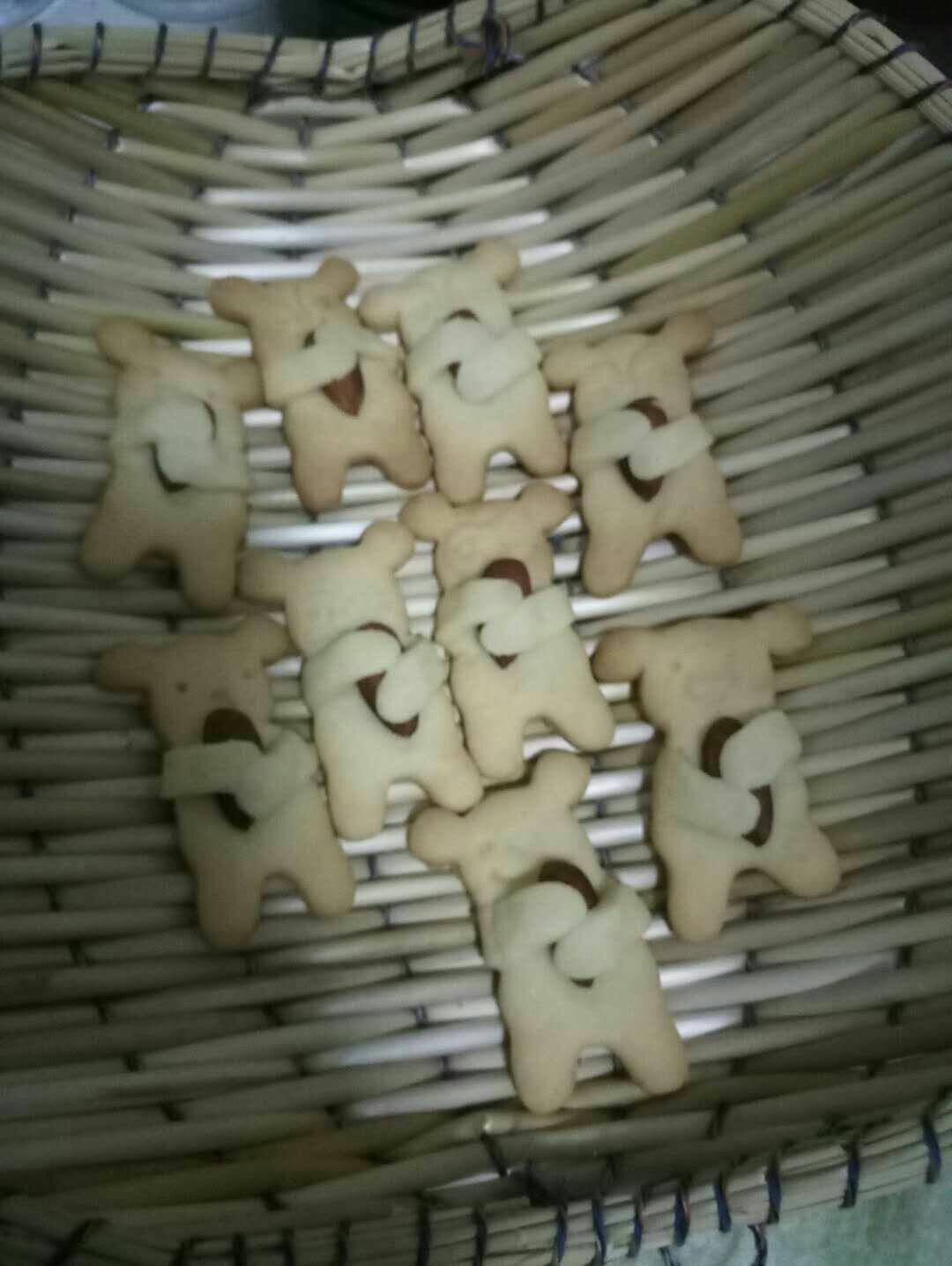 小熊抱杏仁饼干
