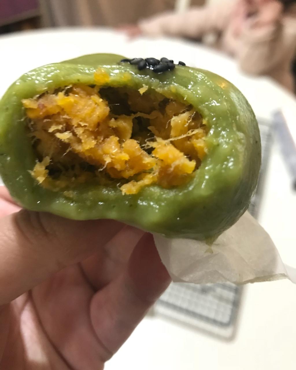 网红青团～～咸蛋黄肉松青团
