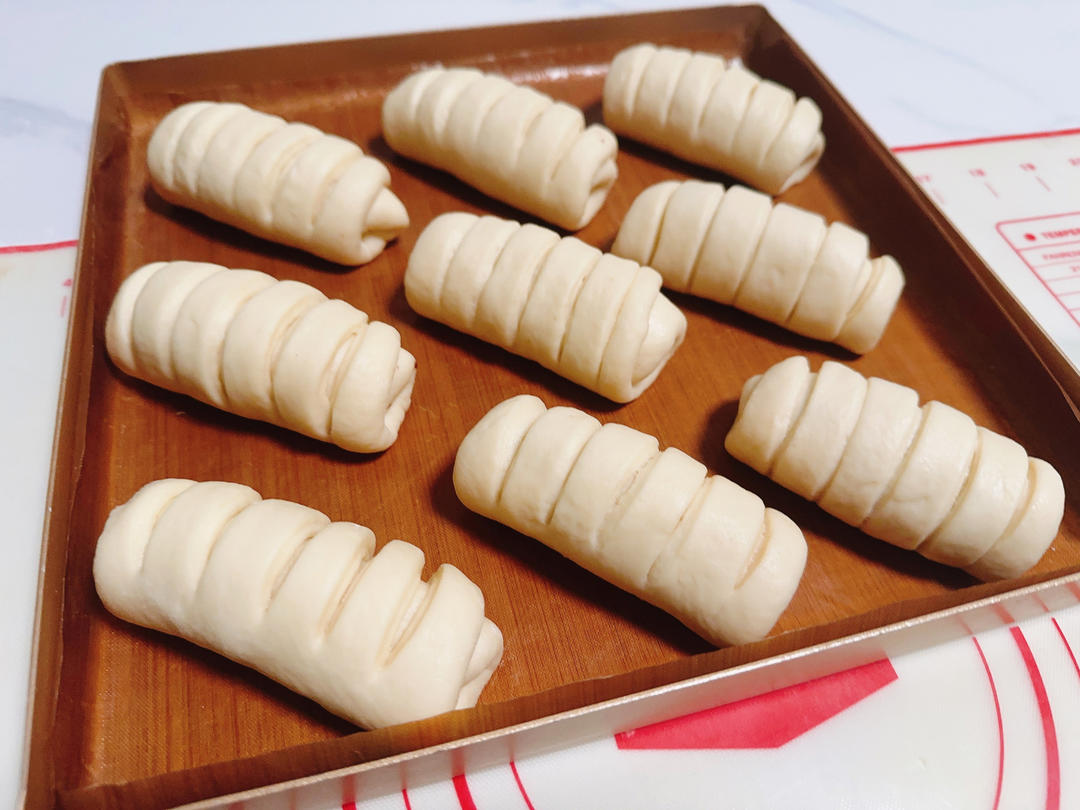 超级简单的豆沙排包｜面包