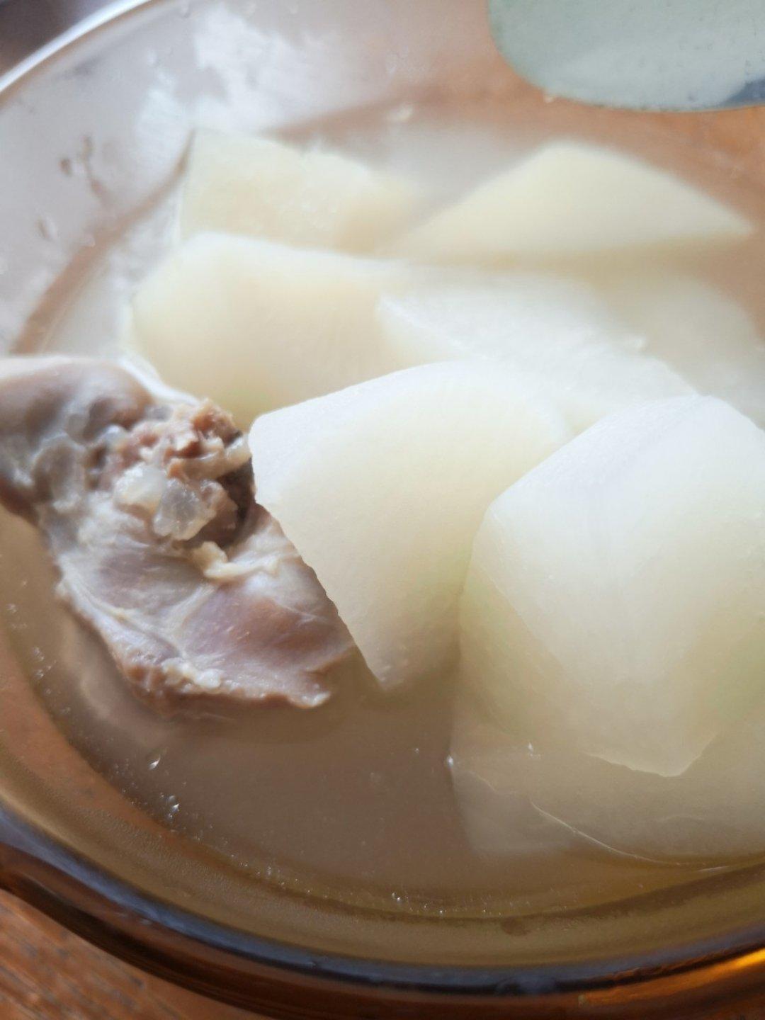 白萝卜鸭腿汤