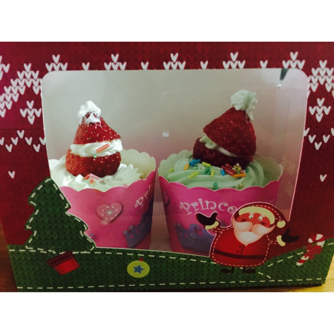 草莓圣诞老人杯子蛋糕