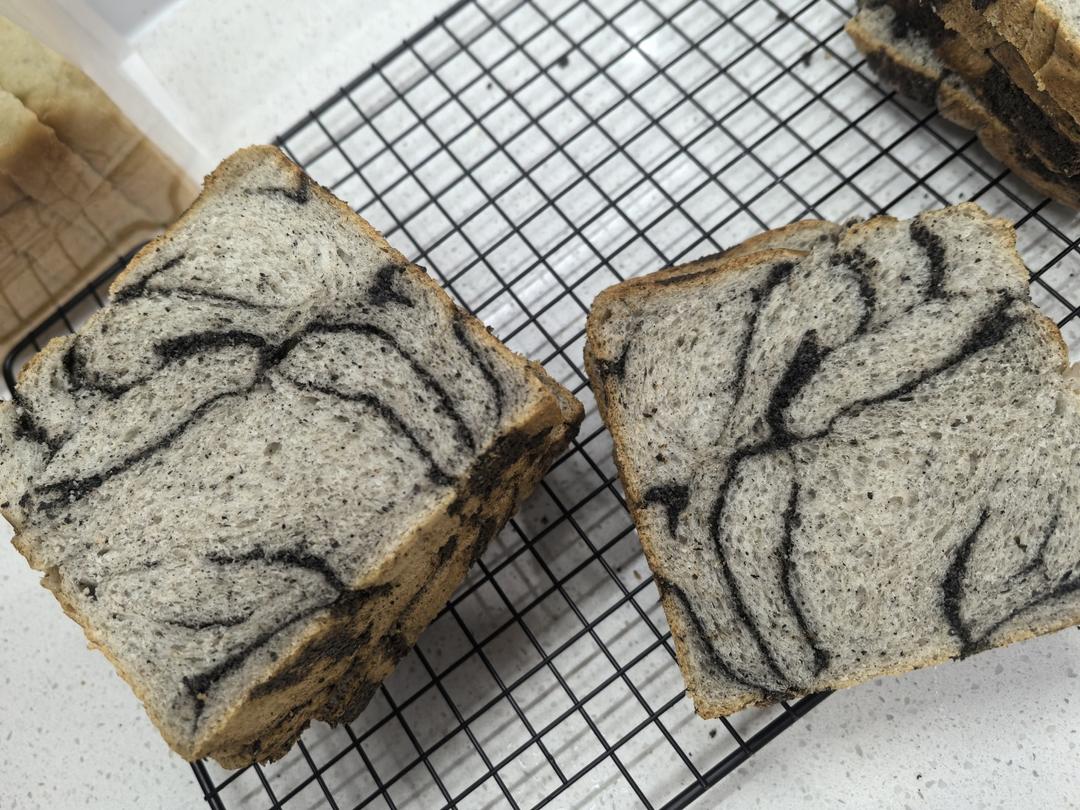 现在面包还能养生了？黑芝麻奶酥吐司