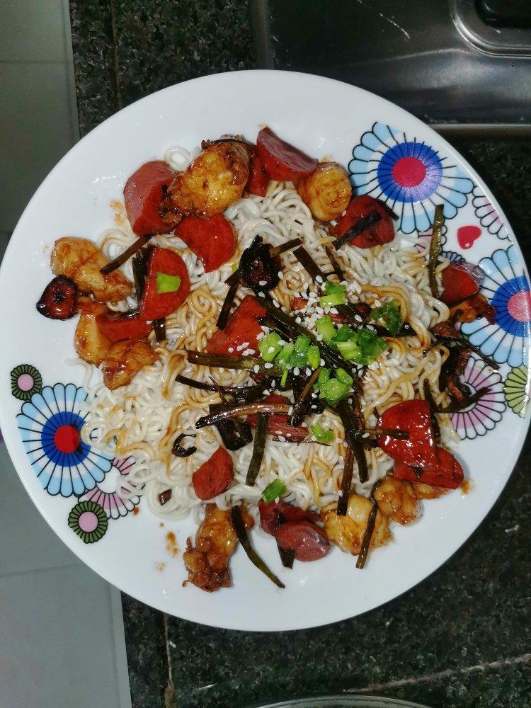 让我吃了两大碗的葱油虾仁拌面