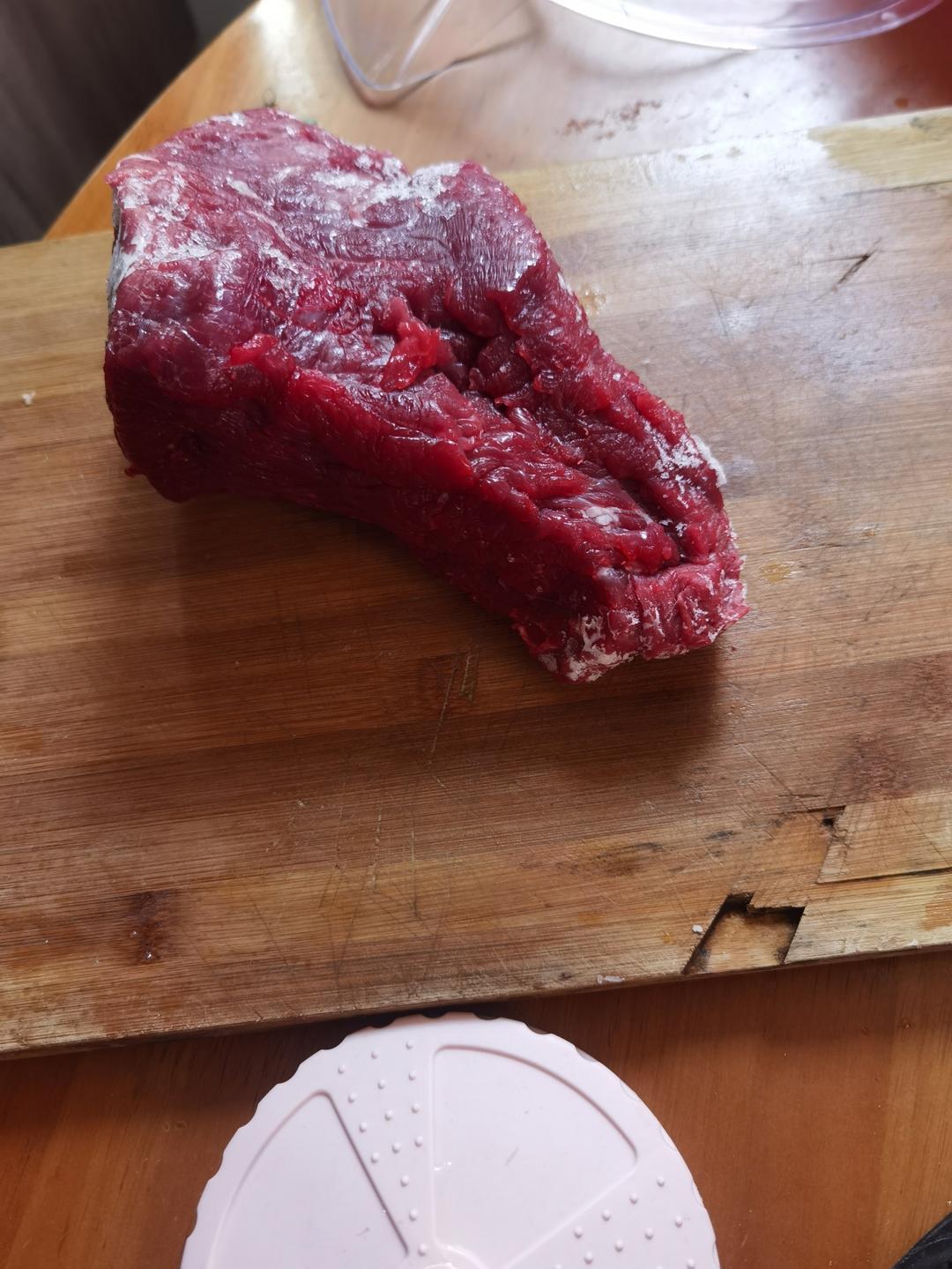 牛肉丸懒人版制作（潮汕牛肉丸）的做法 步骤1