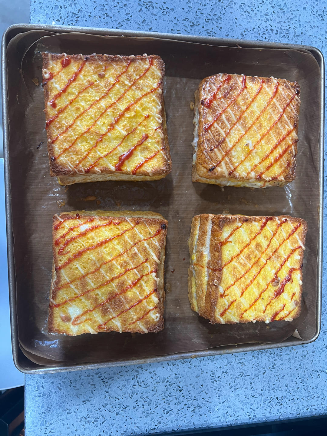 冬天三明治要吃热的，烤金枪鱼三明治～