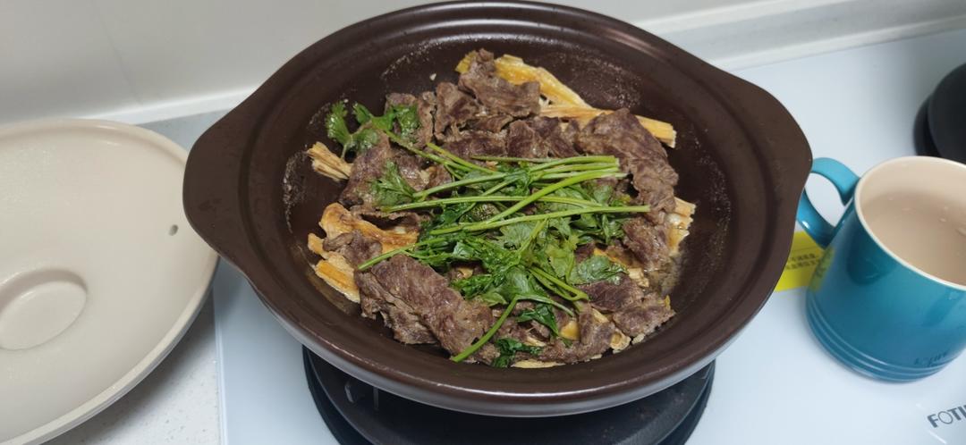 腐竹牛肉煲