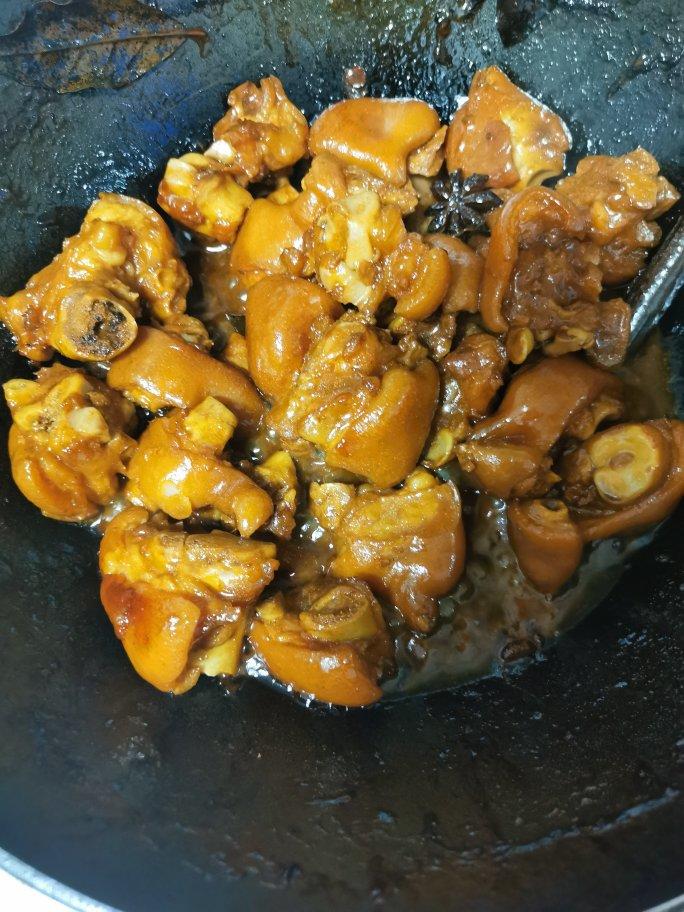 美味的家常菜：红烧猪蹄