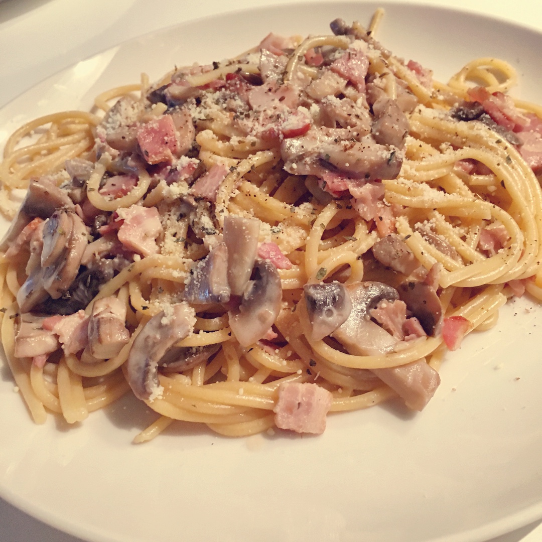 白蘑菇奶油培根意面