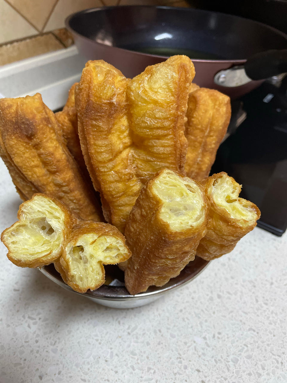 【桥桥妈】炸油条 蝴蝶空心的技巧就在特别的和面整形手法 蓬松酥脆 个个空心