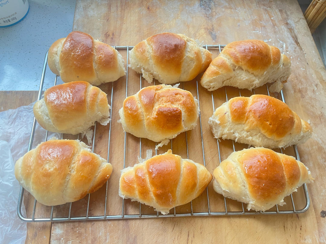 免揉膜的牛奶面包卷，没有厨师机也可以轻松做面包