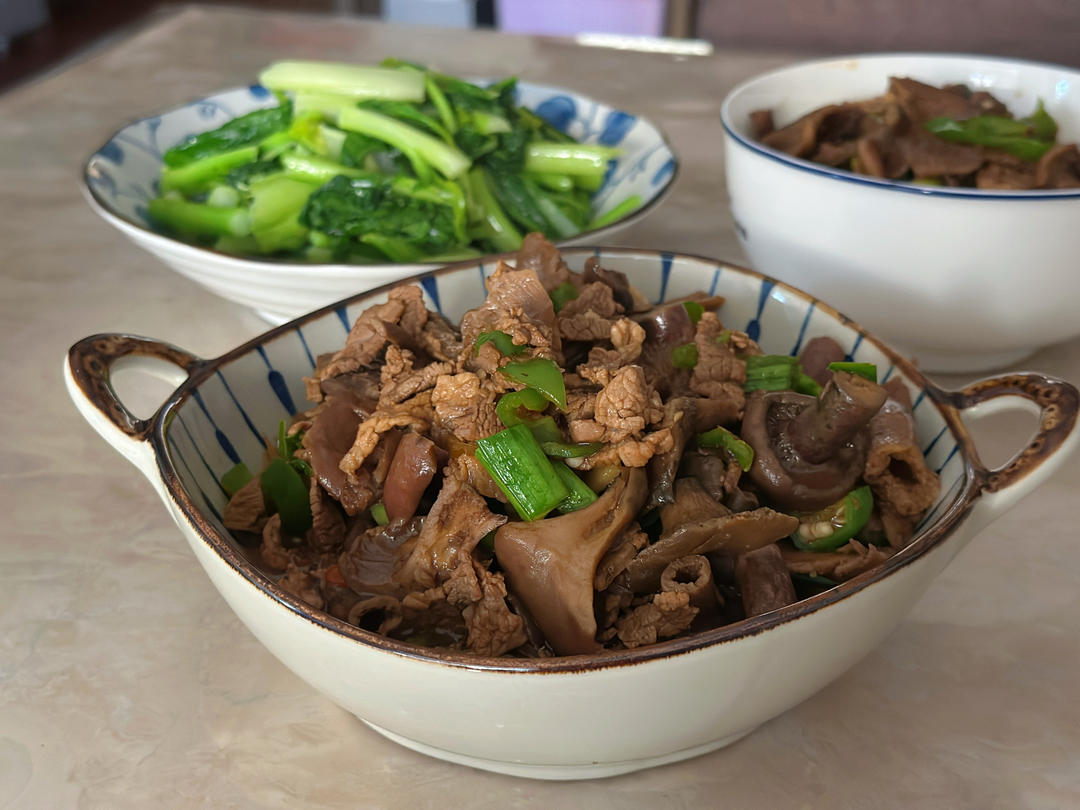 鲜掉眉毛寒菌/雁鹅菌/铜绿菌炒肉