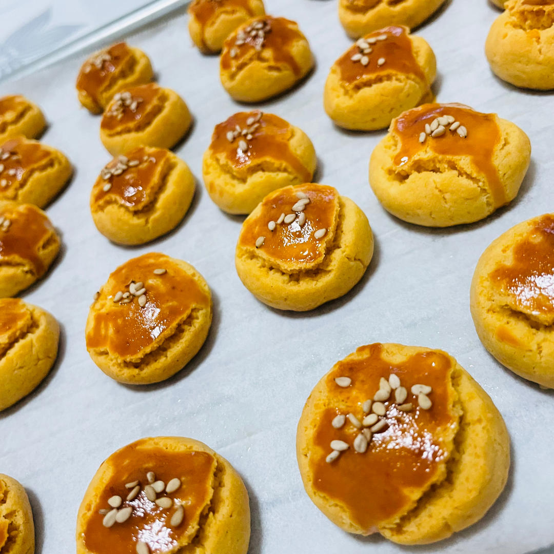 一口一个咸香酥松｜咸蛋黄一口酥