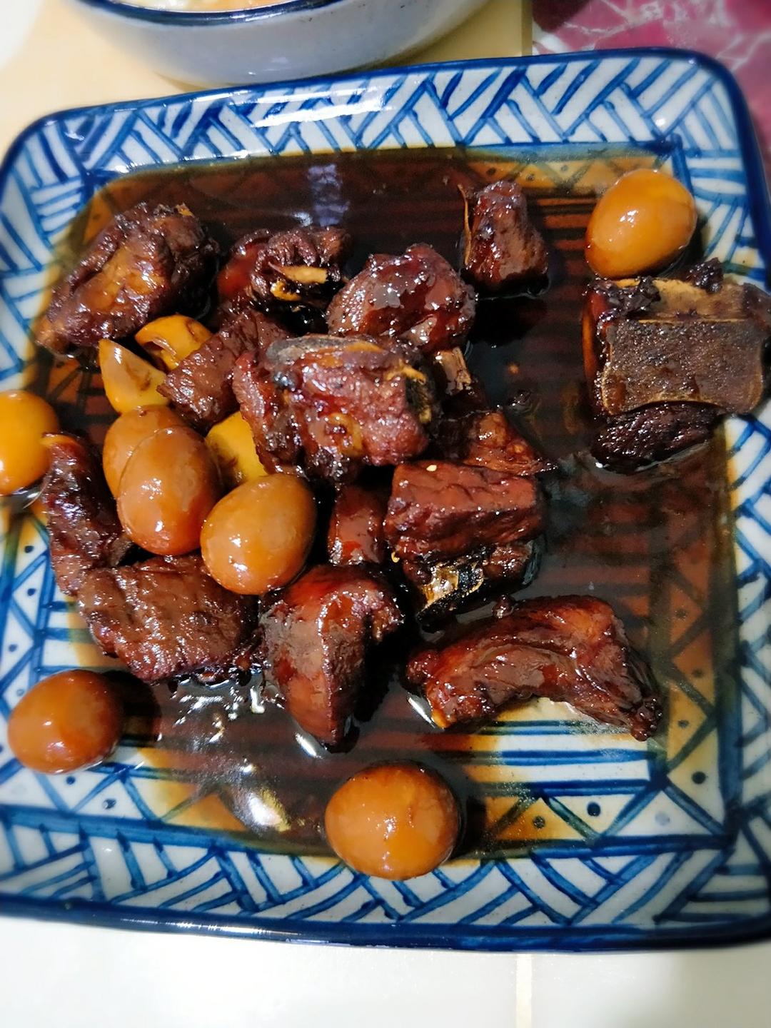 加了鹌鹑蛋后，这盘红烧肉，美味的逆天啦——鹌鹑蛋烧肉（孔瑶食谱）