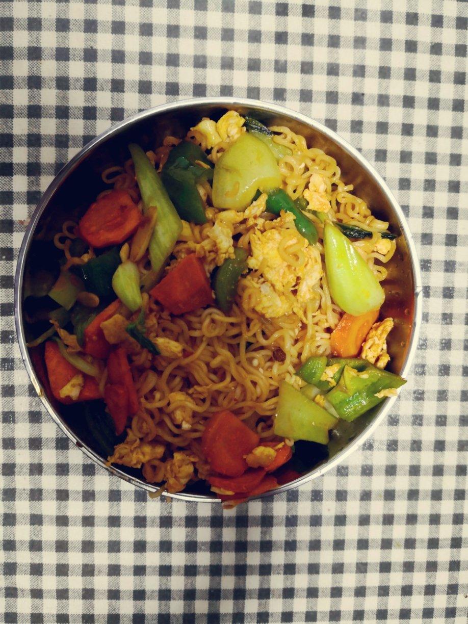 路边摊风味炒方便面