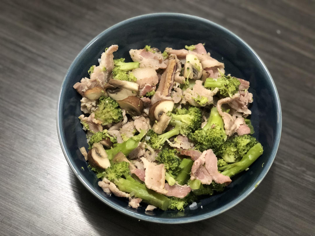 蘑菇西兰花炒培根