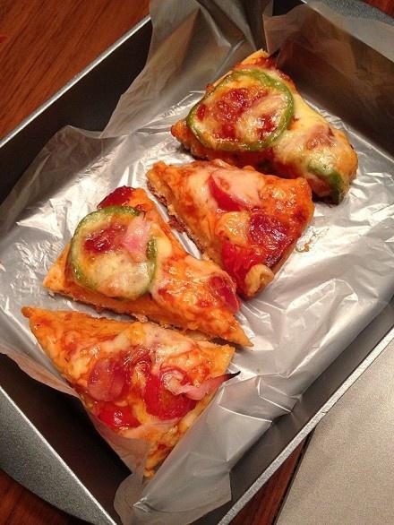 番茄青椒香肠双拼披萨pizza的做法 步骤6