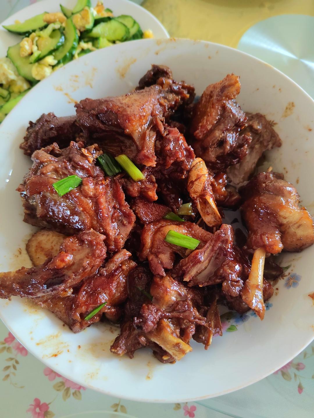 传统正宗的啤酒鸭配方和做法，鲜嫩香浓，只需炒千万不要焯水